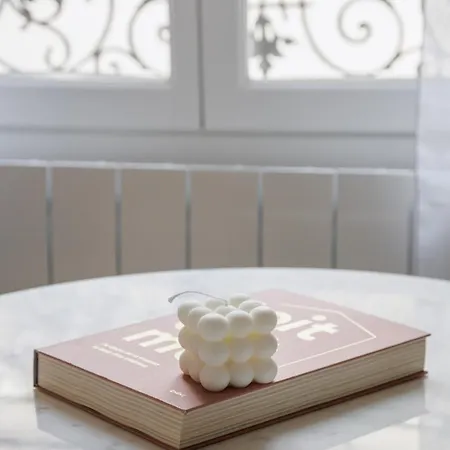 New Snug Flat In The Heart Of Le Marais Paris